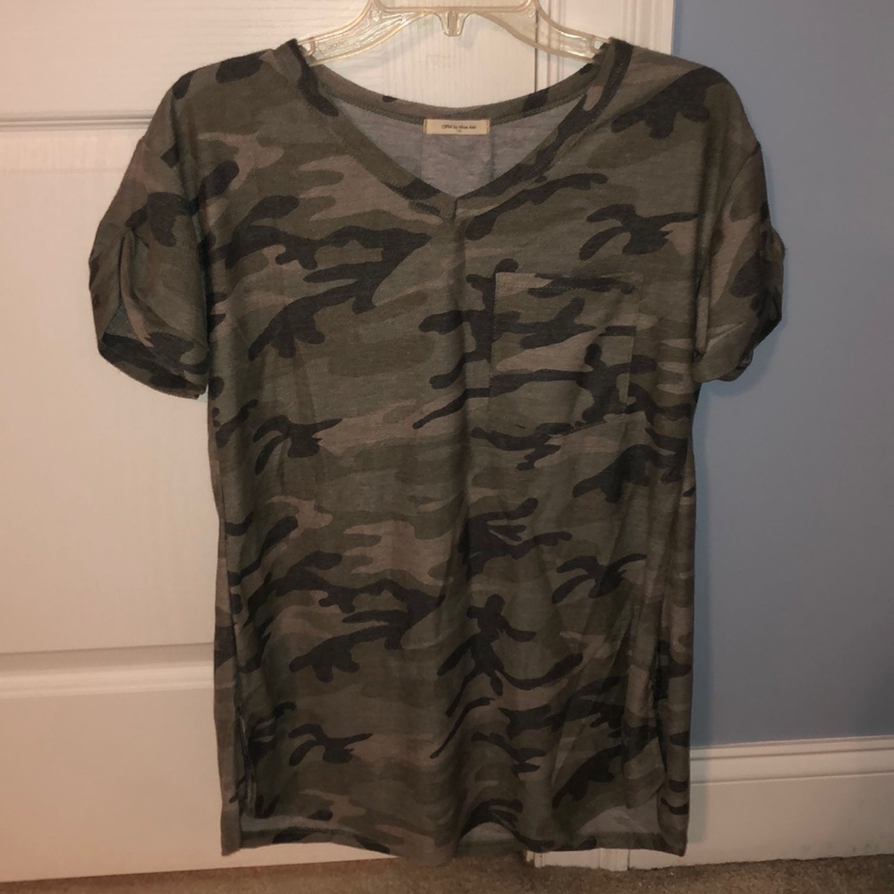 CAMO TEE